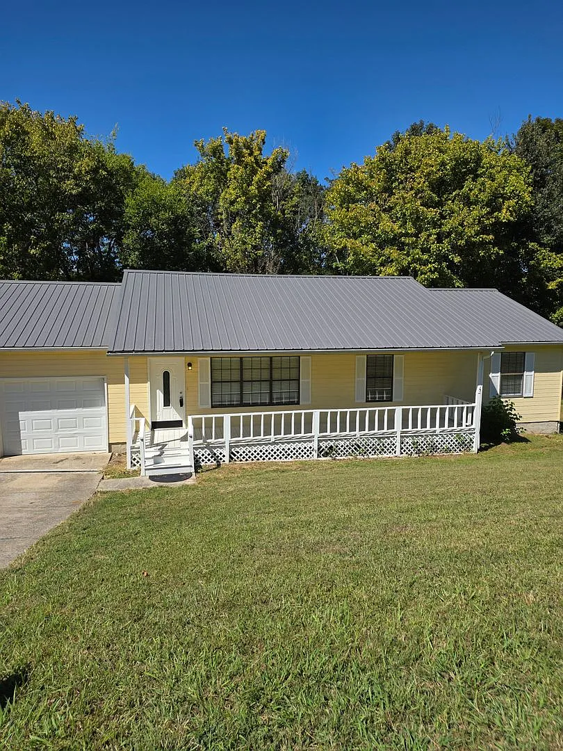Coming Soon! Don't Miss This 3 Bedroom, 2 Full Baths In Ringgold With Garage, Large Deck — Photo 2