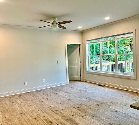 5th image of 110 Justice St