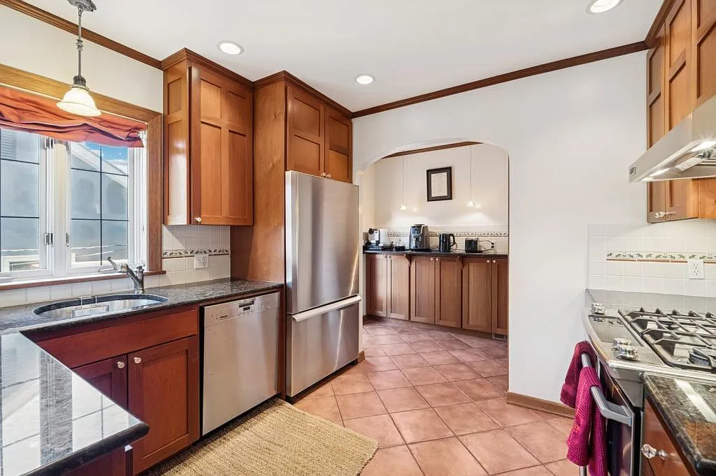Queen Anne Home - 3 bedrooms + den — Photo 4