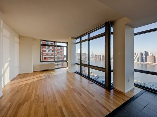 4-75 48th Avenue image 17 of 52