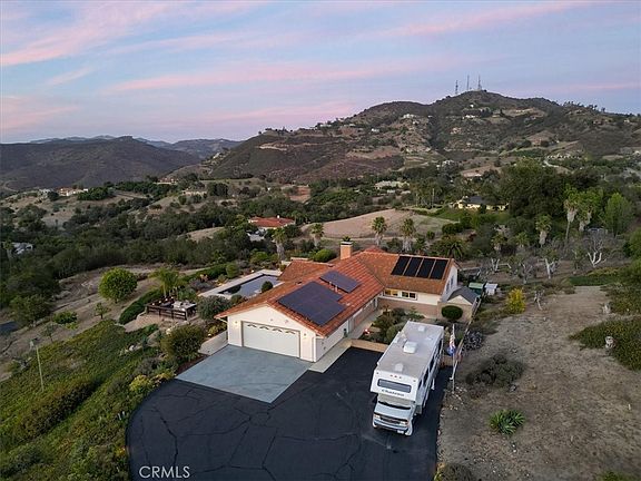 3rd image of 1509 Macadamia Dr