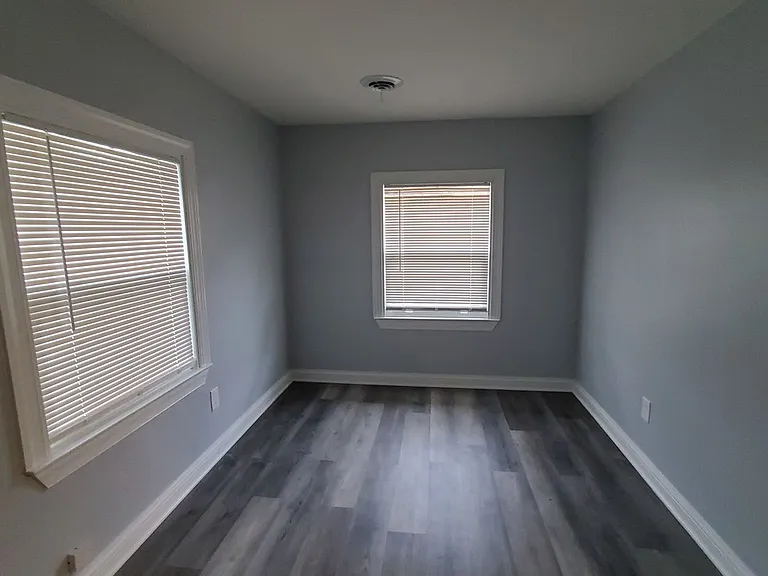 909 College Ave — Photo 8