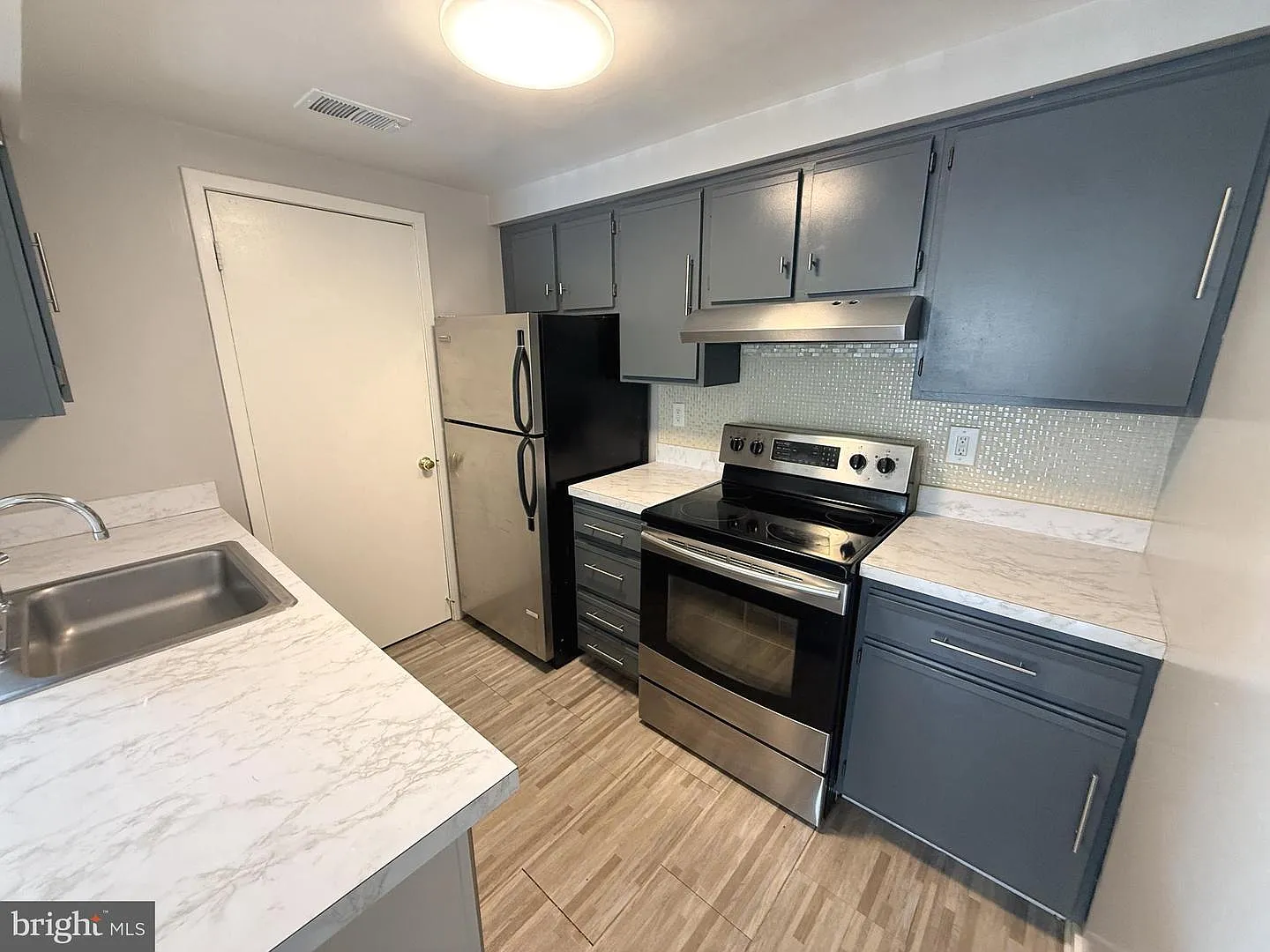 2 bed, 1083 sqft, $1,800 — Photo 3