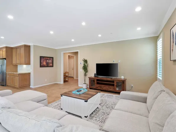 61 Crestwick, Irvine, CA 92620