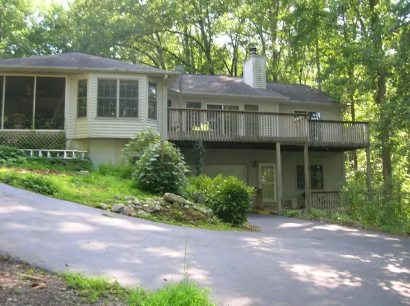 625 Pointe Wildwood Dr, Seneca, SC