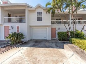 106 Sun Isle Cir, Saint Petersburg, FL