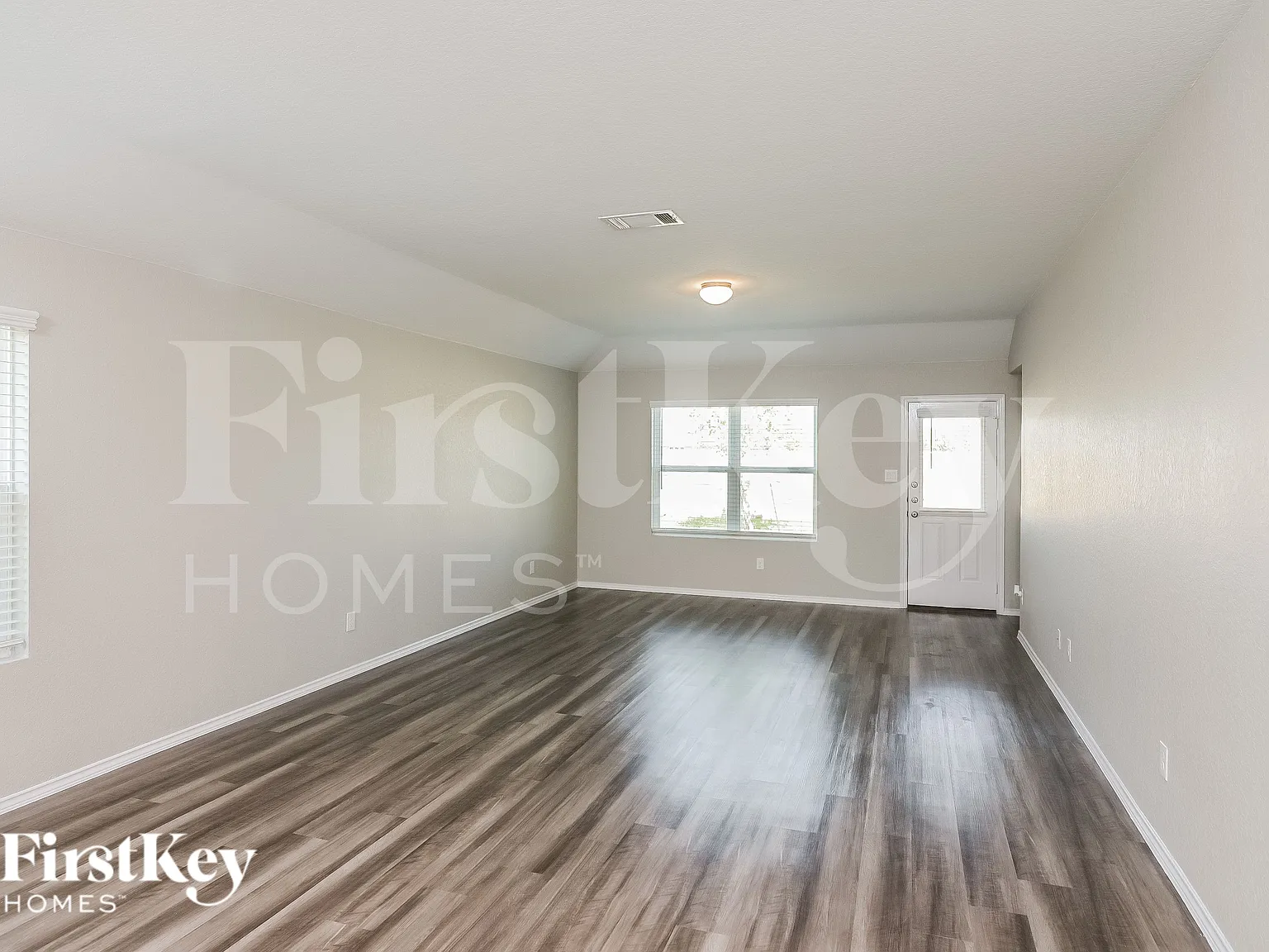 3 bed, 2.0 bath, 1641 sqft, $1,800 — Photo 2