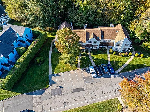 5th image of 3302 Stonehedge Rd