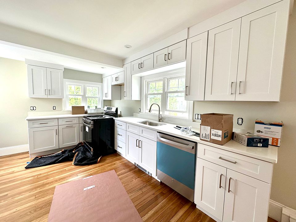 1st image of 21 Thaxter Rd