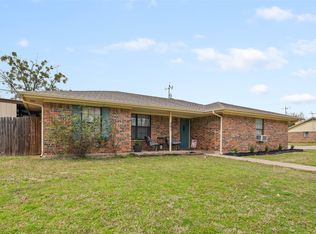 201 Colonial Hts, Sanger, TX 76266