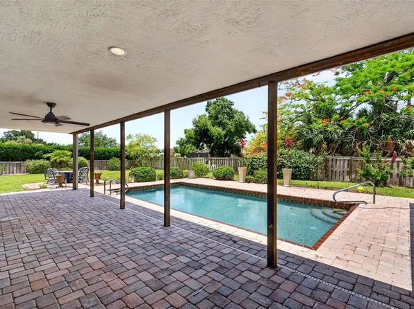 3695 Country Place Blvd, Sarasota, FL 34233