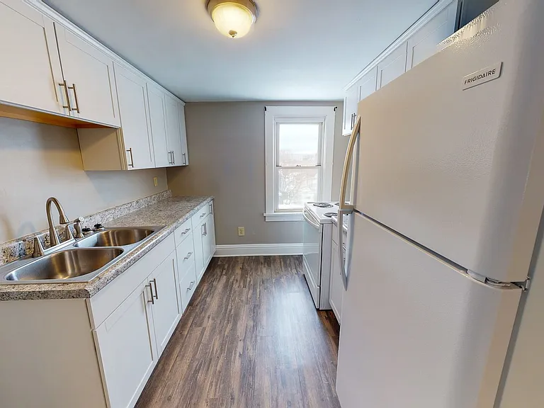 208 S 5th St — Photo 22