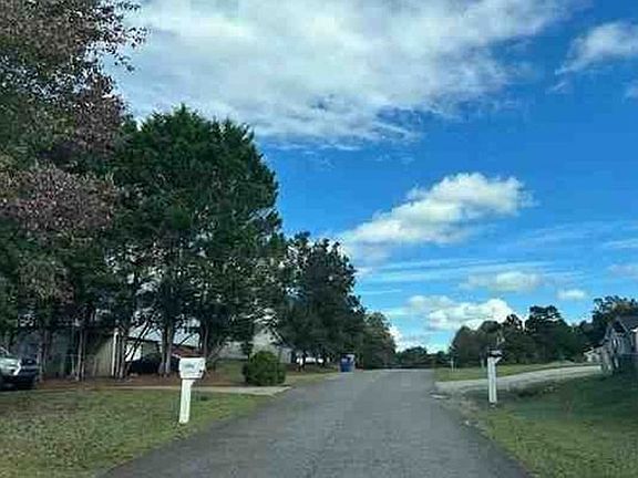 Exterior Neighborhood (street photo)