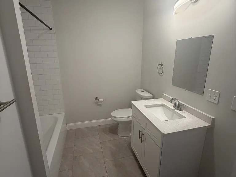 105 William St #305 — Photo 4
