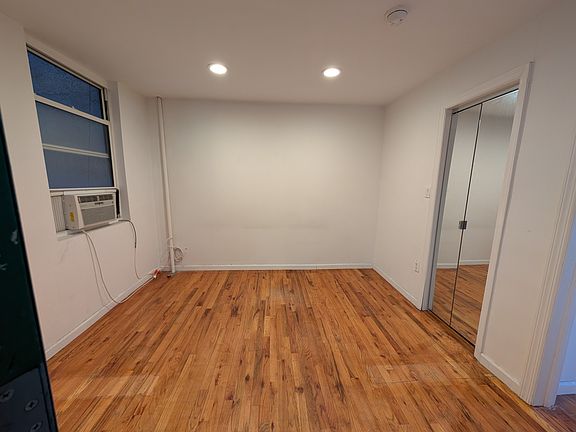 5th image of 217 E Houston St APT 4W