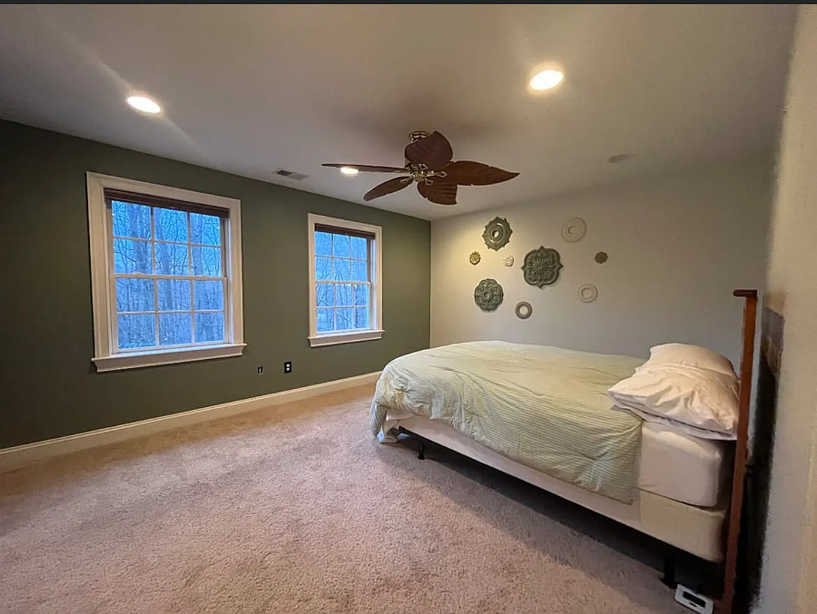 4 bed, 4.5 bath, 2936 sqft, $1,200 — Photo 1