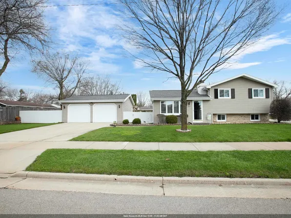 1021 Apple Blossom Dr, Neenah, WI 54956