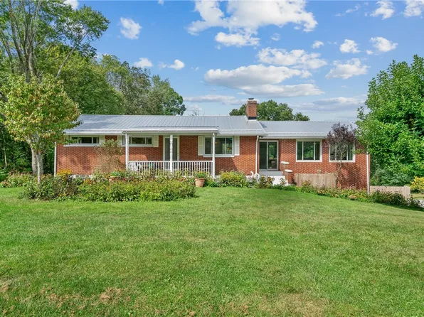 199 Horseshoe Dr, Freeport, PA 16229