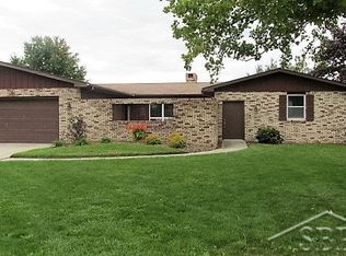 457 N Pine Rd, Bay City, MI 48708