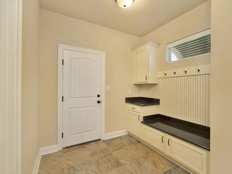 523 Kensley Ave — Photo 34