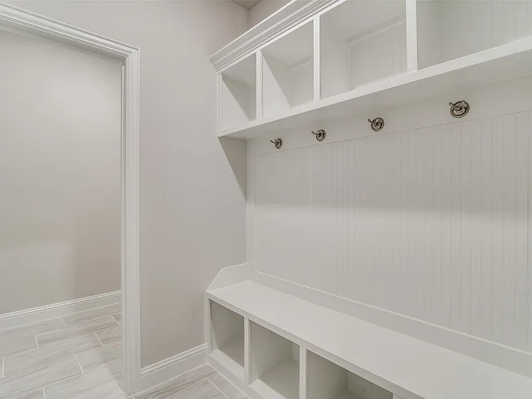 7843 Manilla Dr — Photo 5