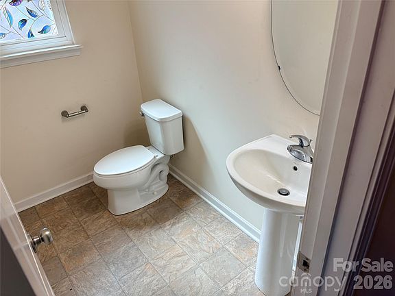 4th image of 305 Sandy Spring Ln