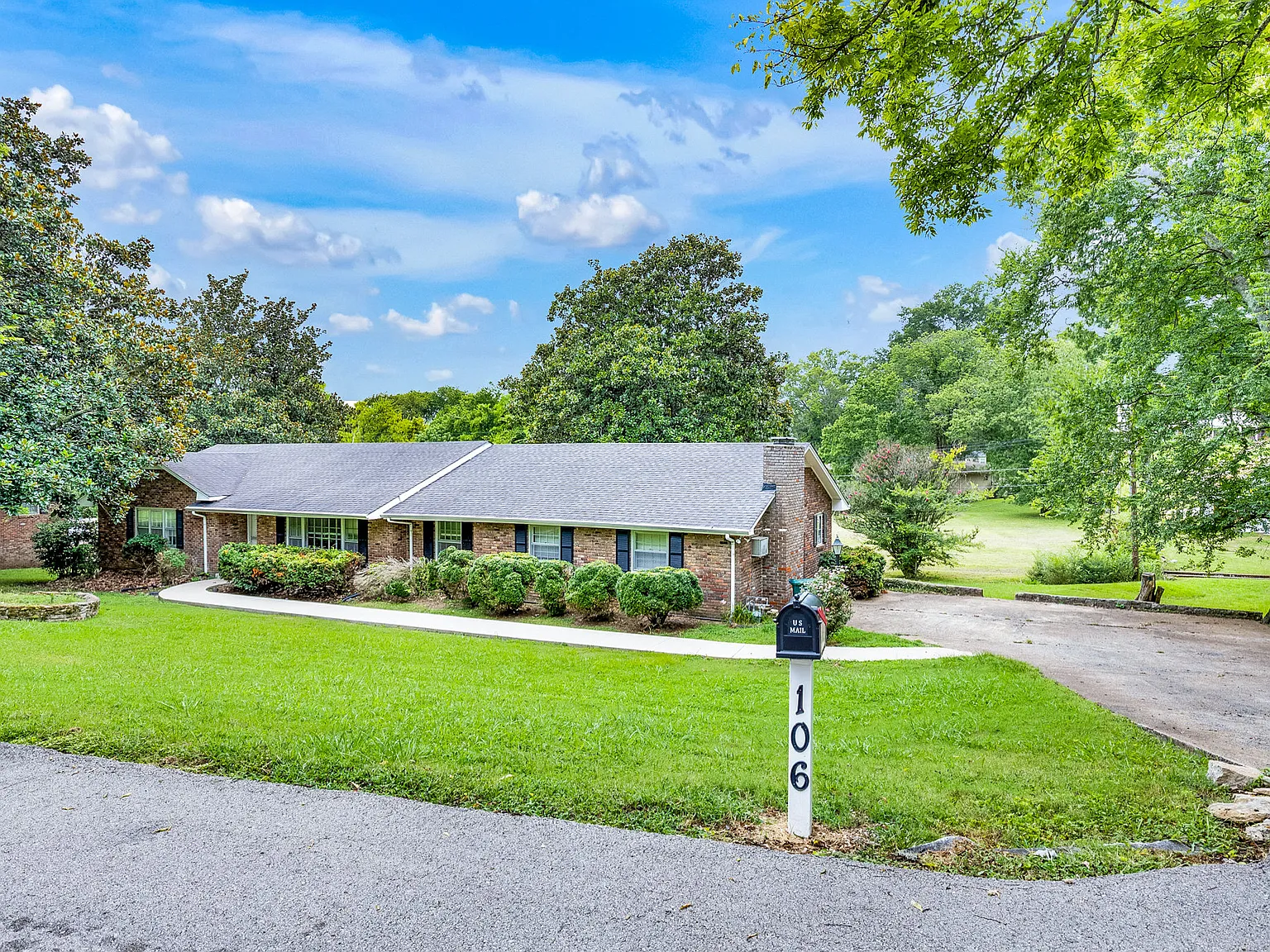 3 bed, 2772 sqft, $2,250 — Photo 2