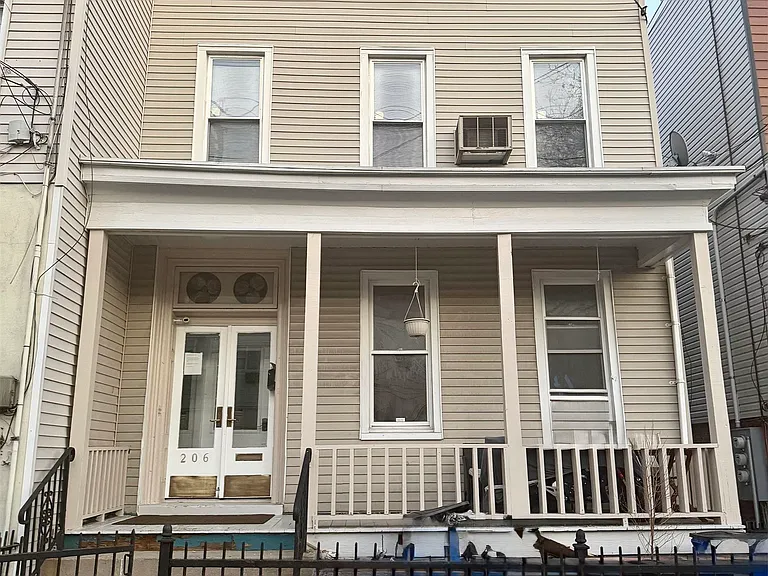 206 Hancock Ave #2 — Photo 2