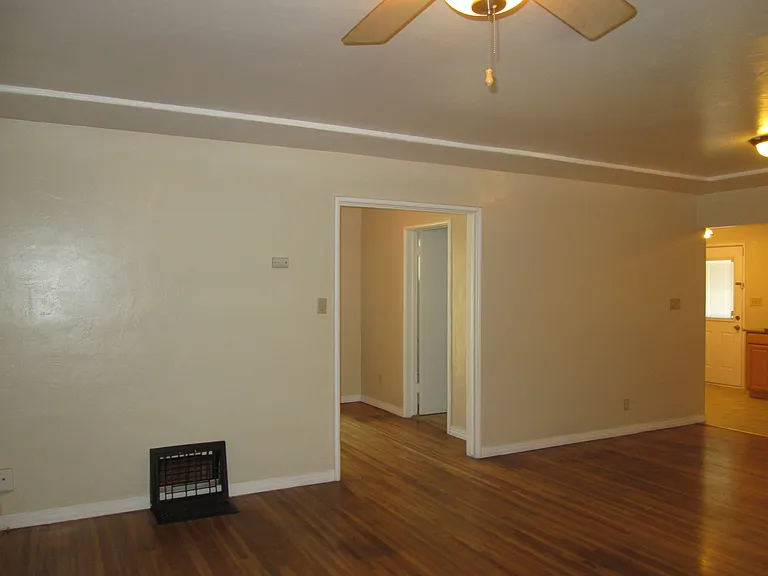 3032 N Inyo St — Photo 8