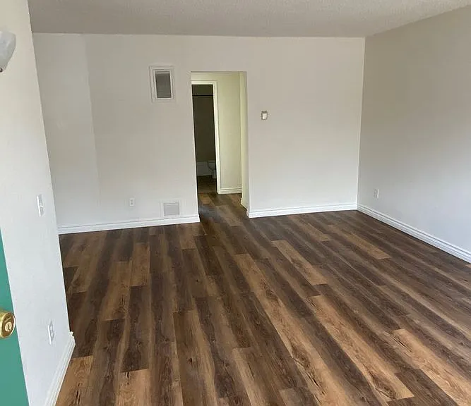 2665 Honolulu Ave — Photo 2