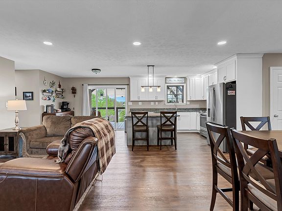 5th image of 513 Canter Ln