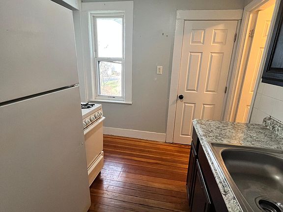 4th image of 10-16 Ebbett Ave #12