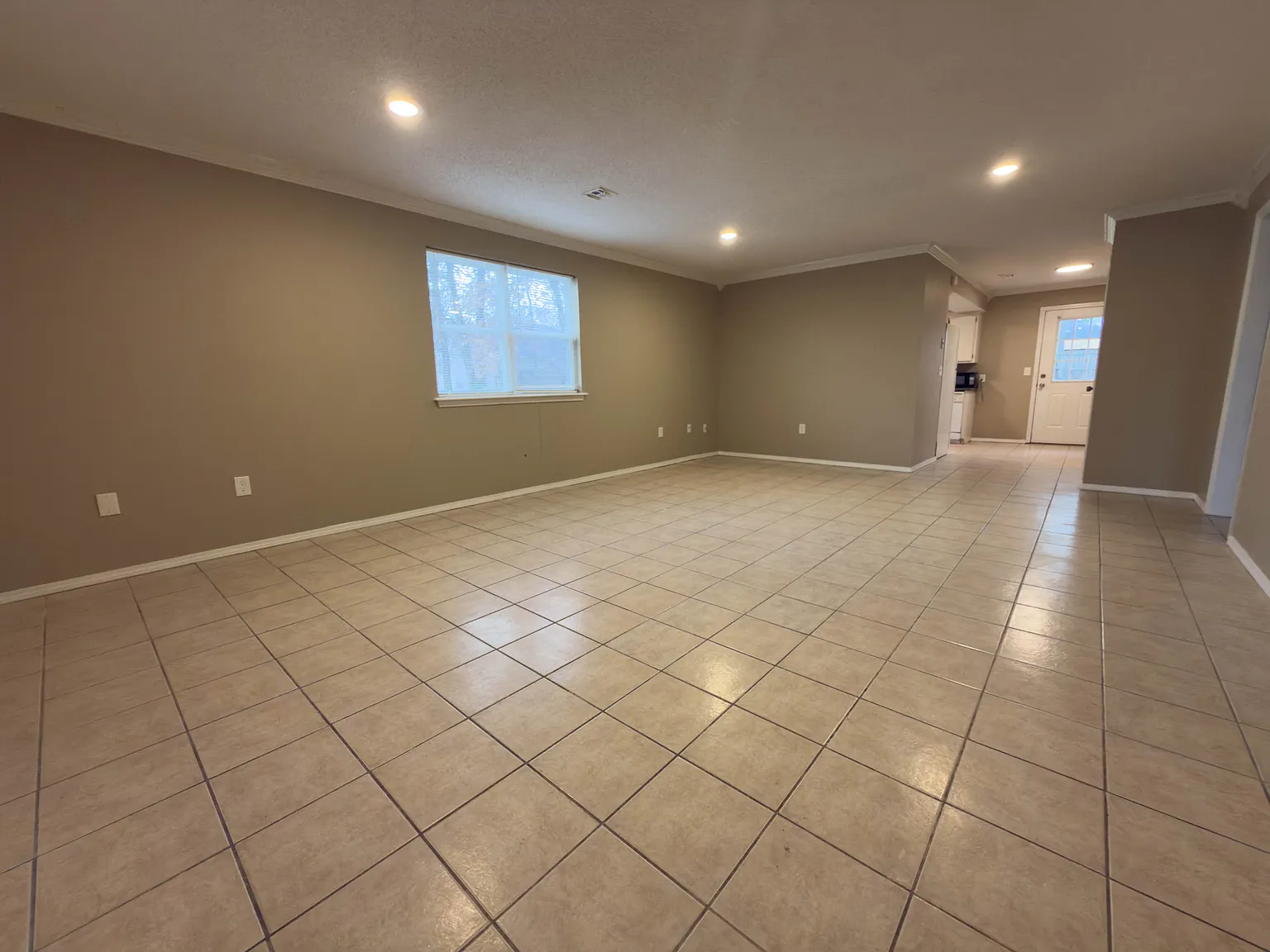 3 bed, 1248 sqft, $1,250 — Photo 2