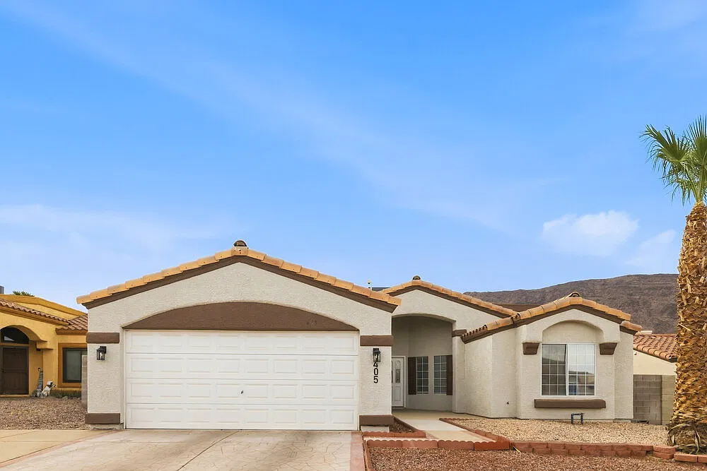 3 bed, 2.0 bath, 1458 sqft, $2,210 — Photo 1