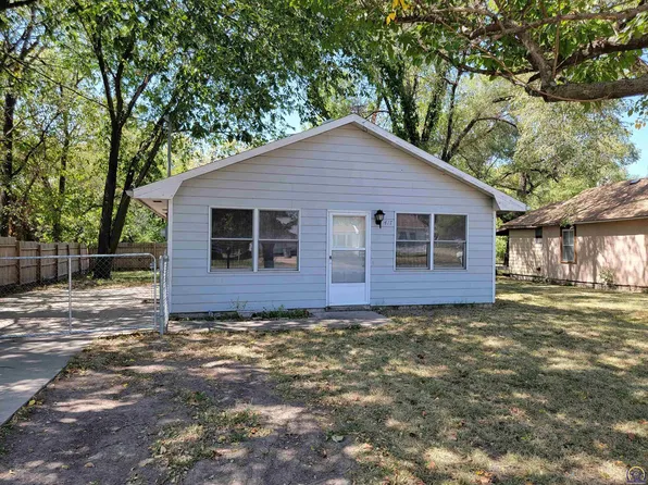 417 Dorset Dr, Emporia, KS 66801