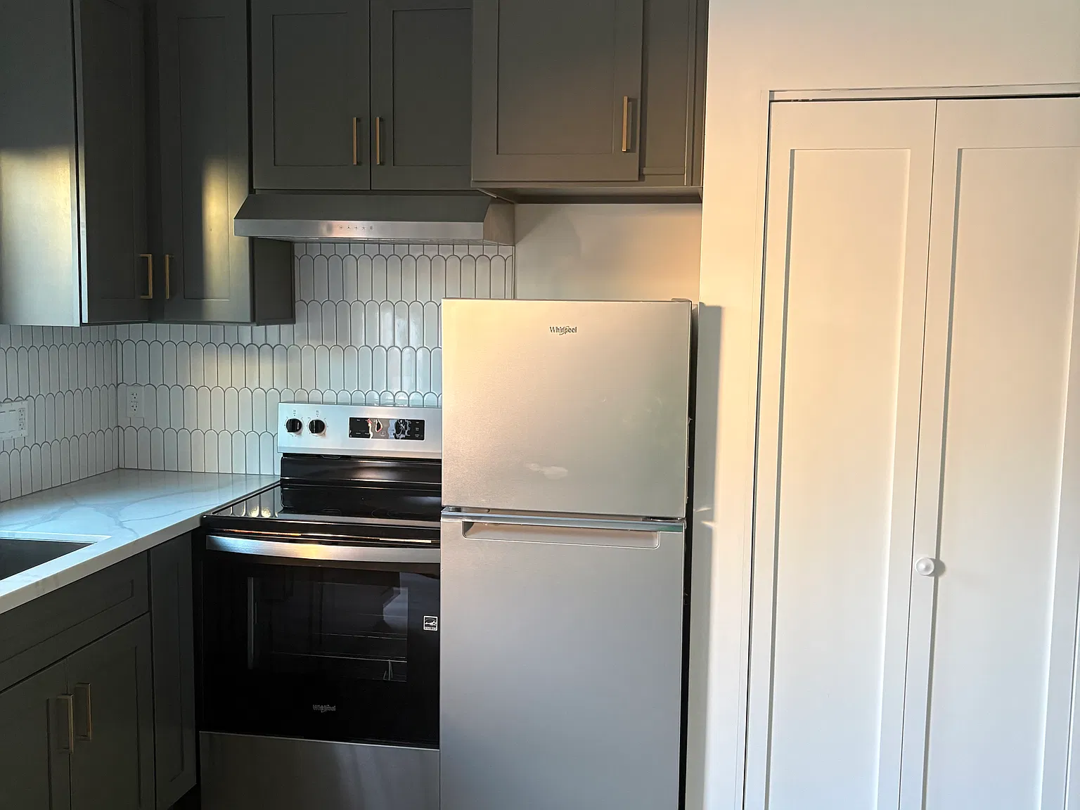2 bed, 760 sqft, $3,000 — Photo 2