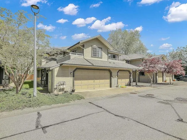 2561 Runnel Dr #21, Coquitlam, BC V3E 2S3