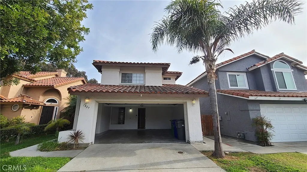 4 bed, 2000 sqft, $4,299 — Photo 2