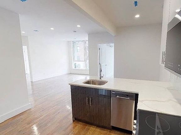 3rd image of 13828 Queens Blvd APT 6K