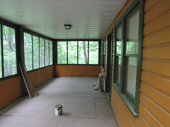3rd image of 635 Kerry Ln