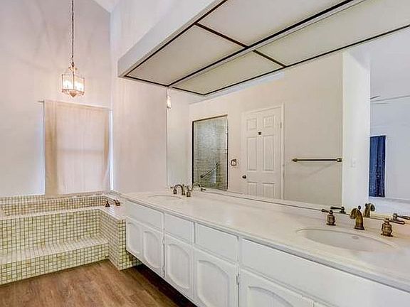 5th image of 12514 Shropshire Ln