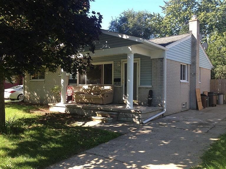 1st image of 1070 Desoto Ave