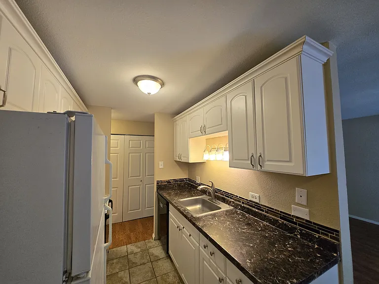 S Linden Ct — Photo 12