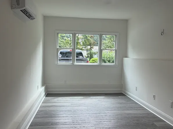 (undisclosed Address), Commack, NY 11725