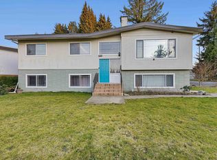 13786 Grosvenor Rd, Surrey, BC V3R5E7