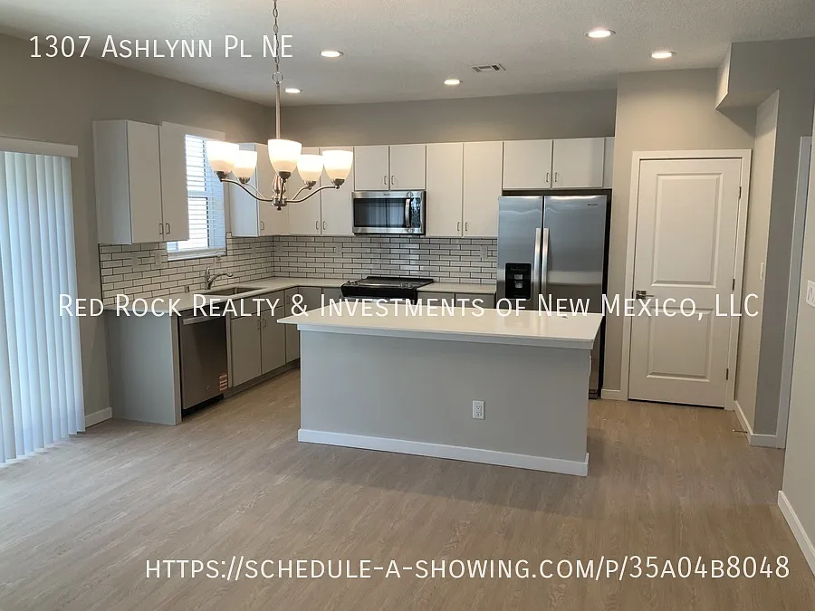 Luxury 3BR/2.5BTH Townhome in Rio Rancho! — Photo 2