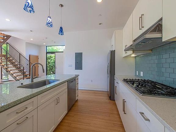 4th image of 569A Lassen St