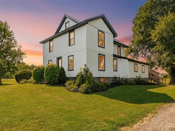 6722 Hatter Rd, Newfane, NY 14108
