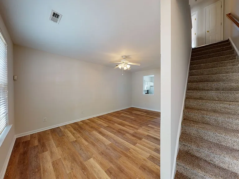 5545 Seths Dr — Photo 11
