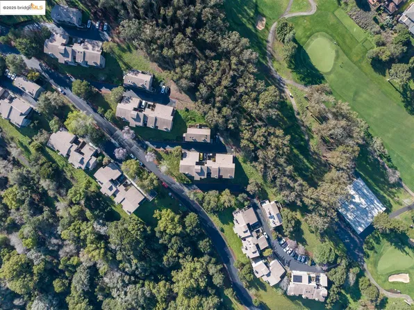 902 Vista Heights Rd, El Cerrito, CA 94530